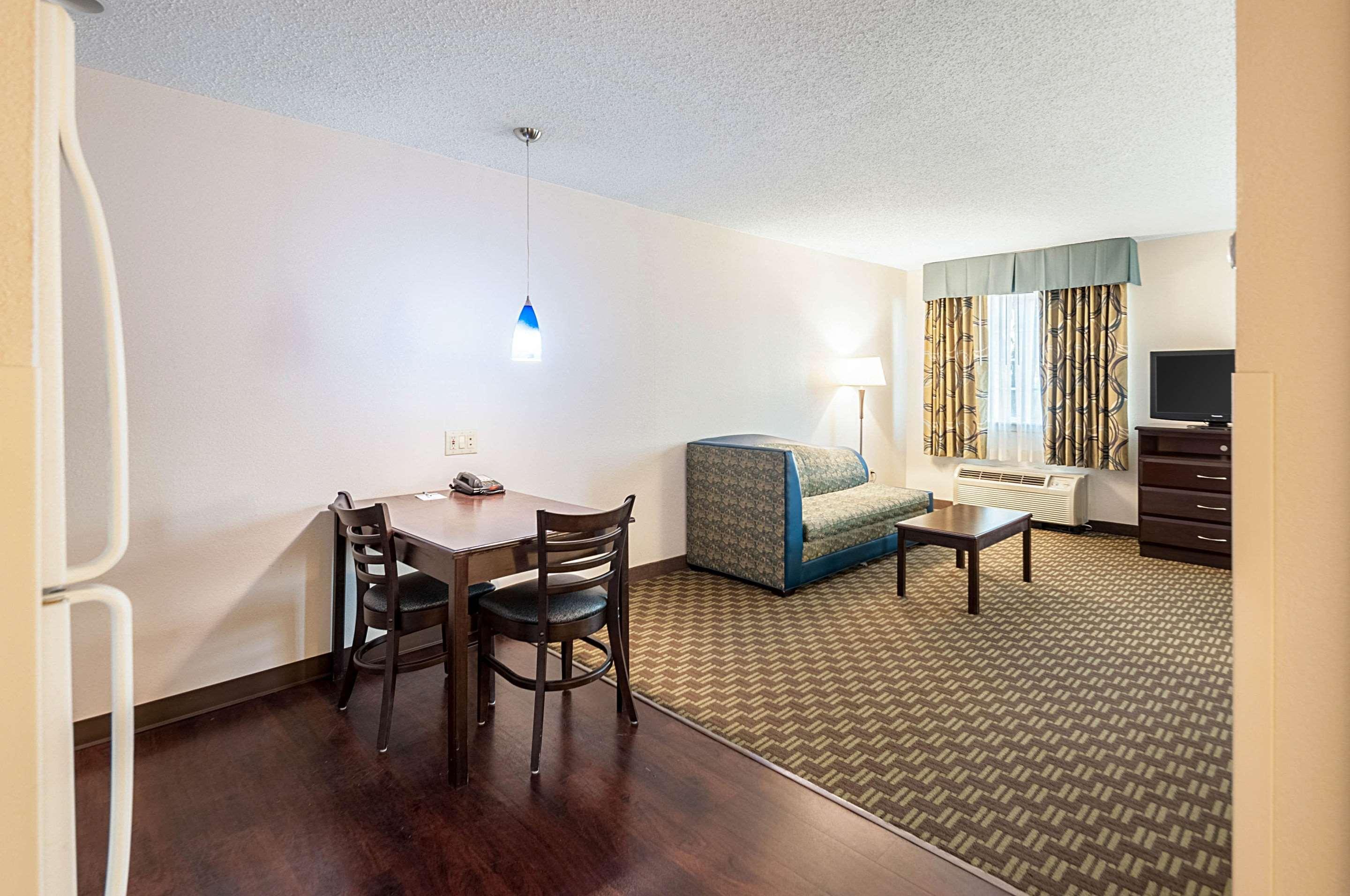 Mainstay Suites Frederick Exterior photo