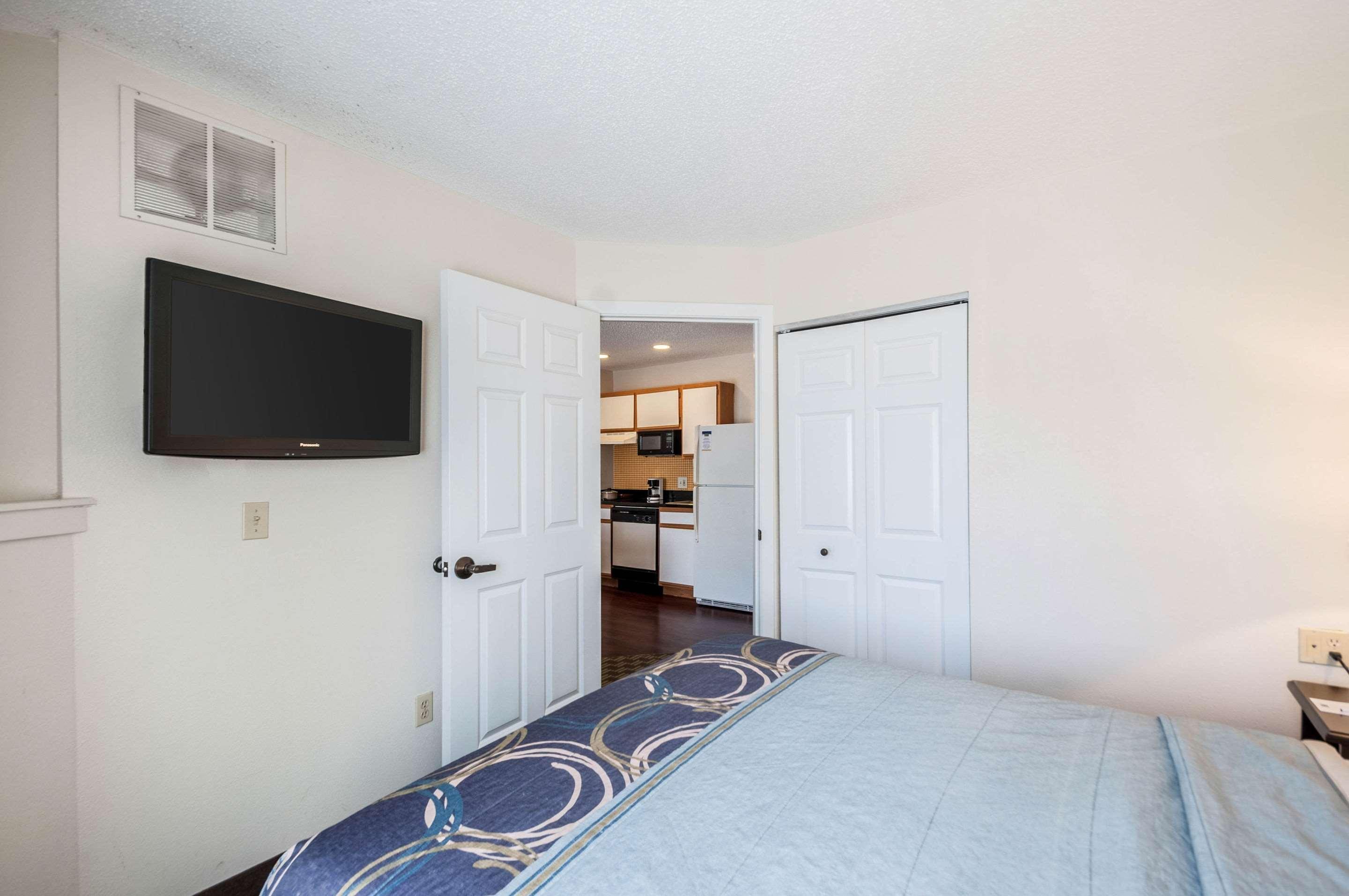 Mainstay Suites Frederick Exterior photo