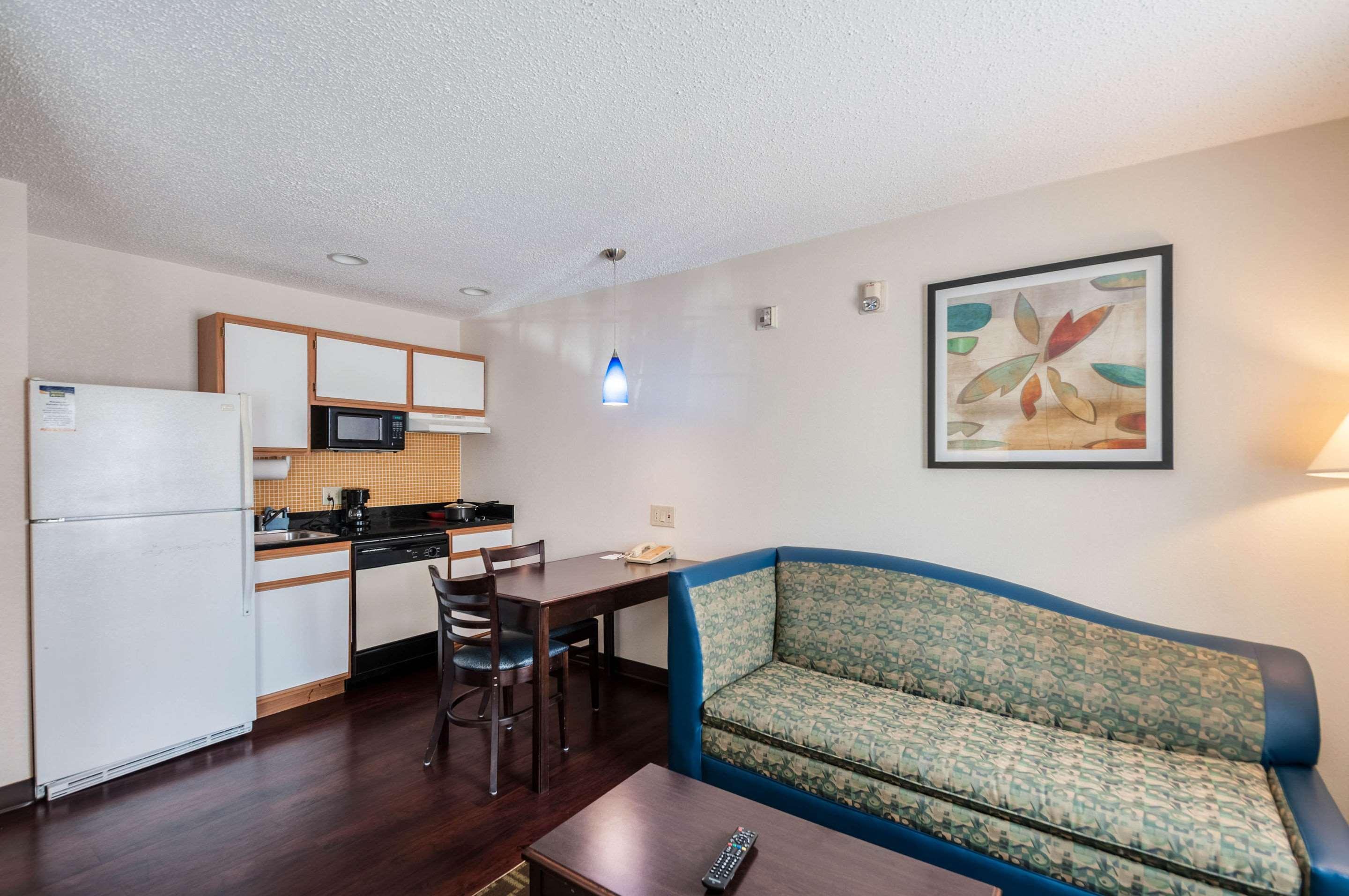 Mainstay Suites Frederick Exterior photo