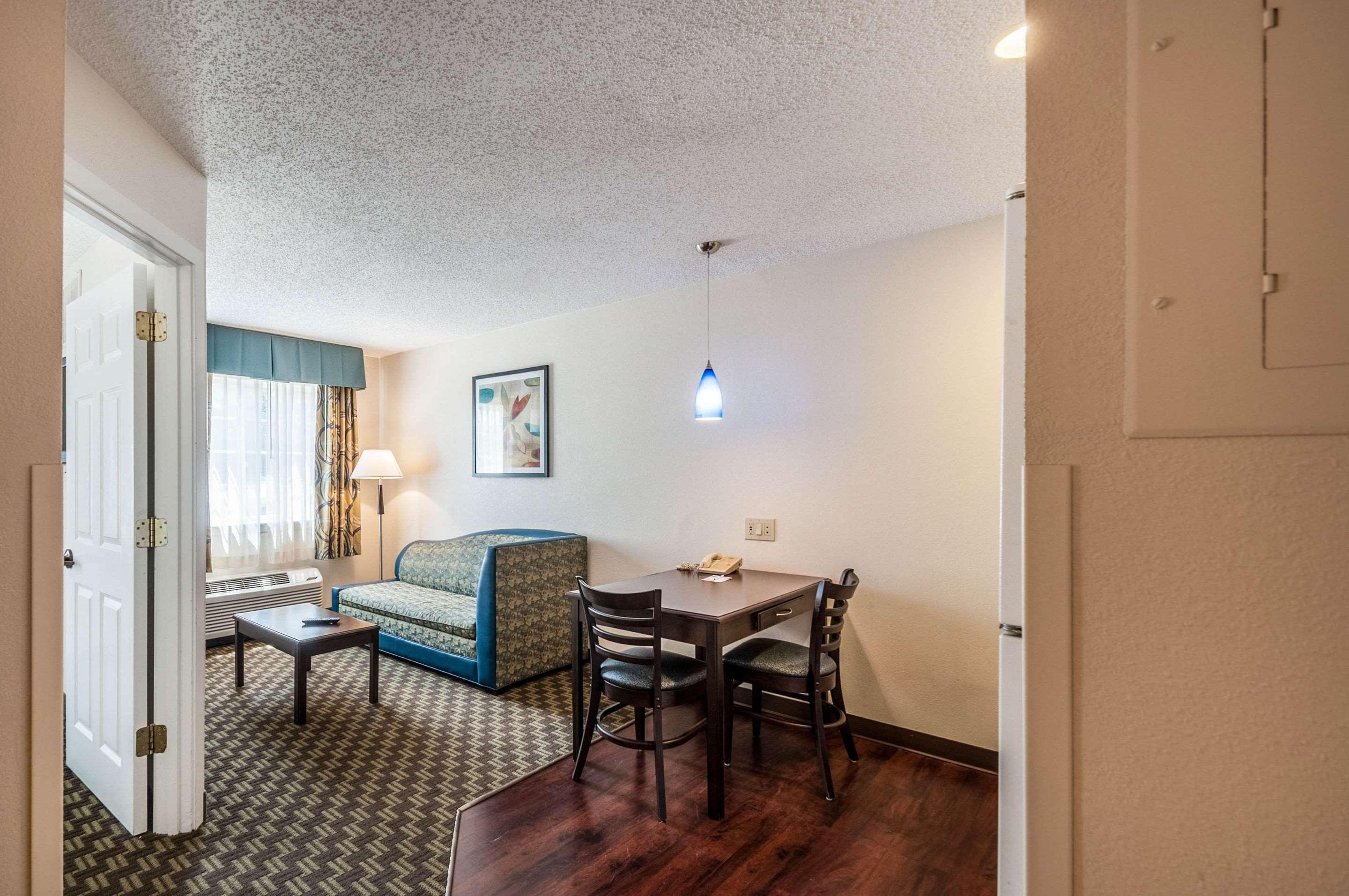 Mainstay Suites Frederick Exterior photo